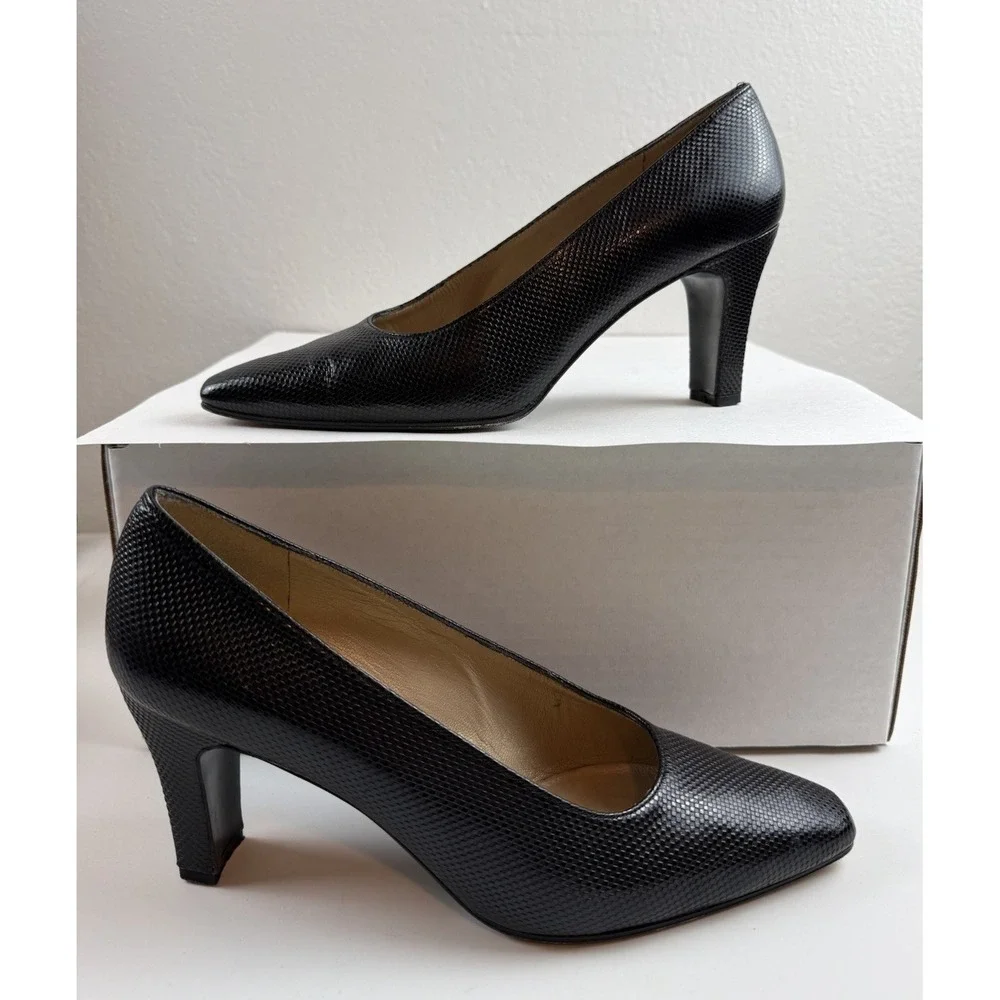 Stuart Weitzman Black Leather Embossed Pointed Toe Womens Slip On Heel Size 7 - Picture 4 of 9